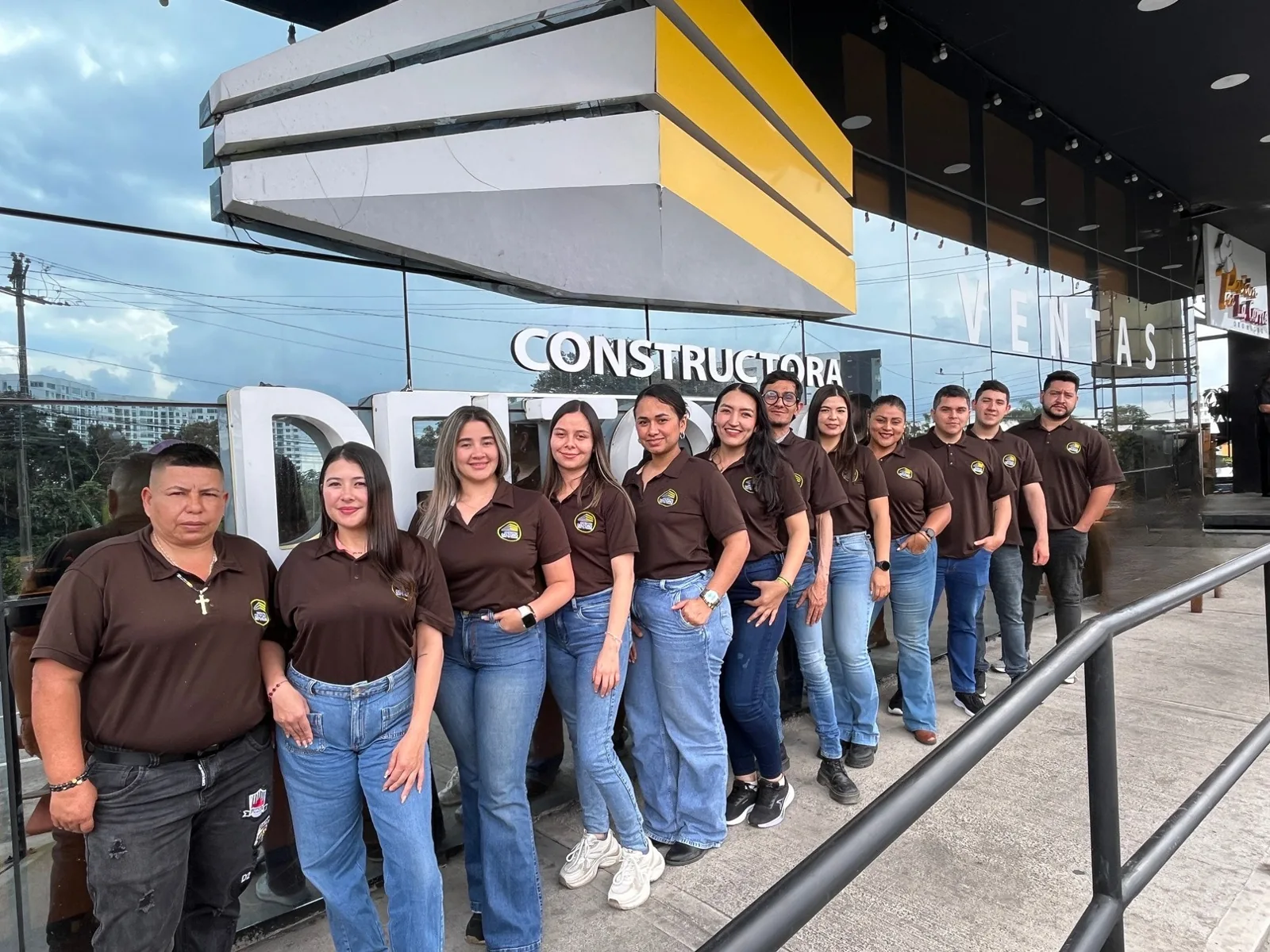Equipo de Constructora del Toro