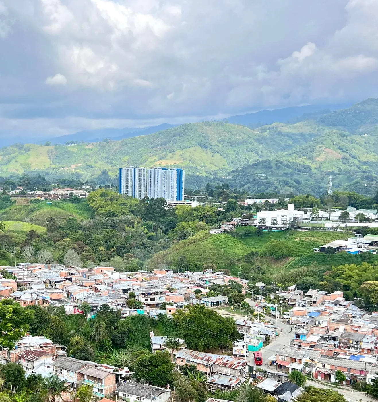 Vista real a la cordillera desde piso alto